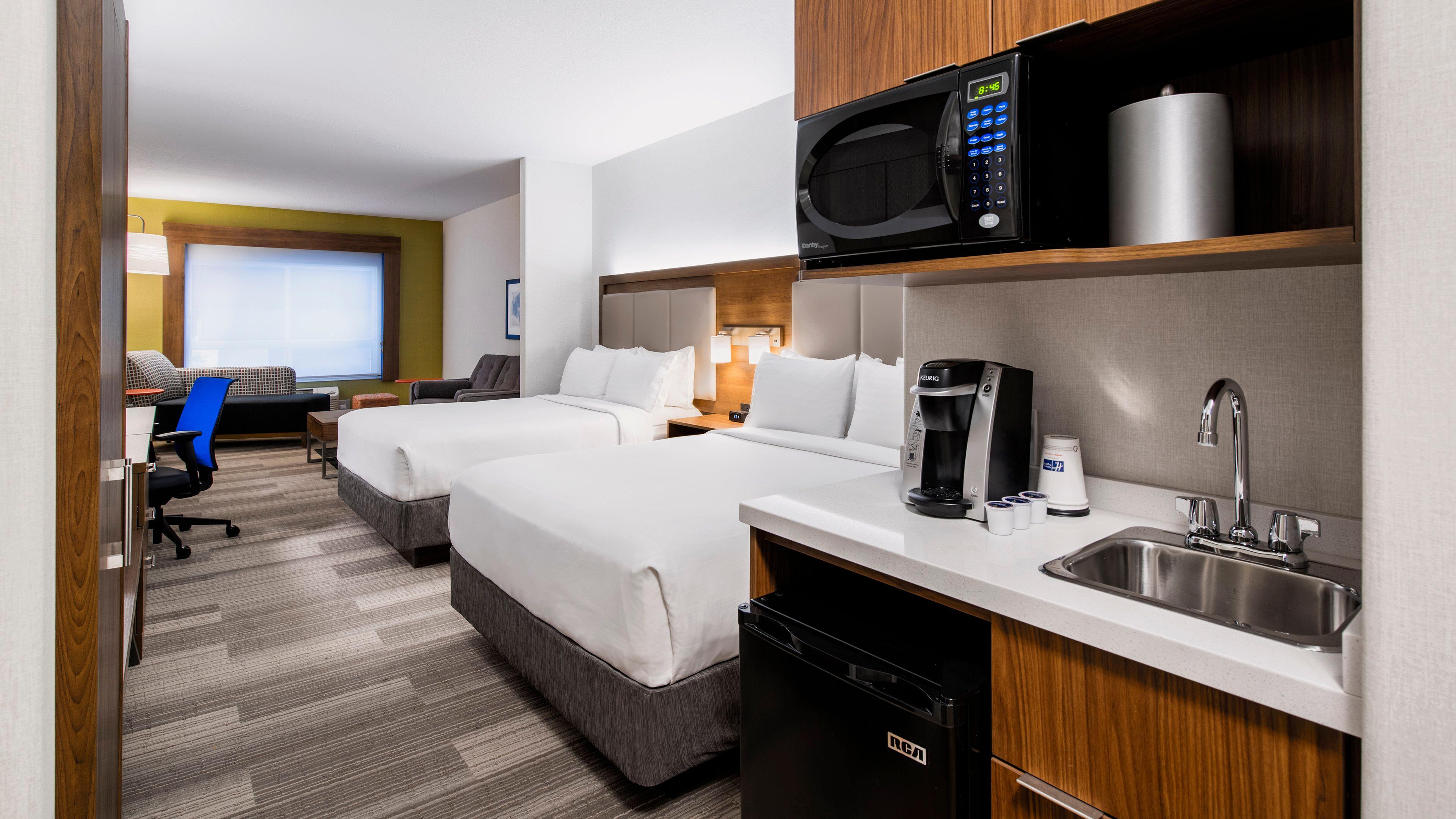 Holiday Inn Express Airdrie By Ihg Buitenkant foto