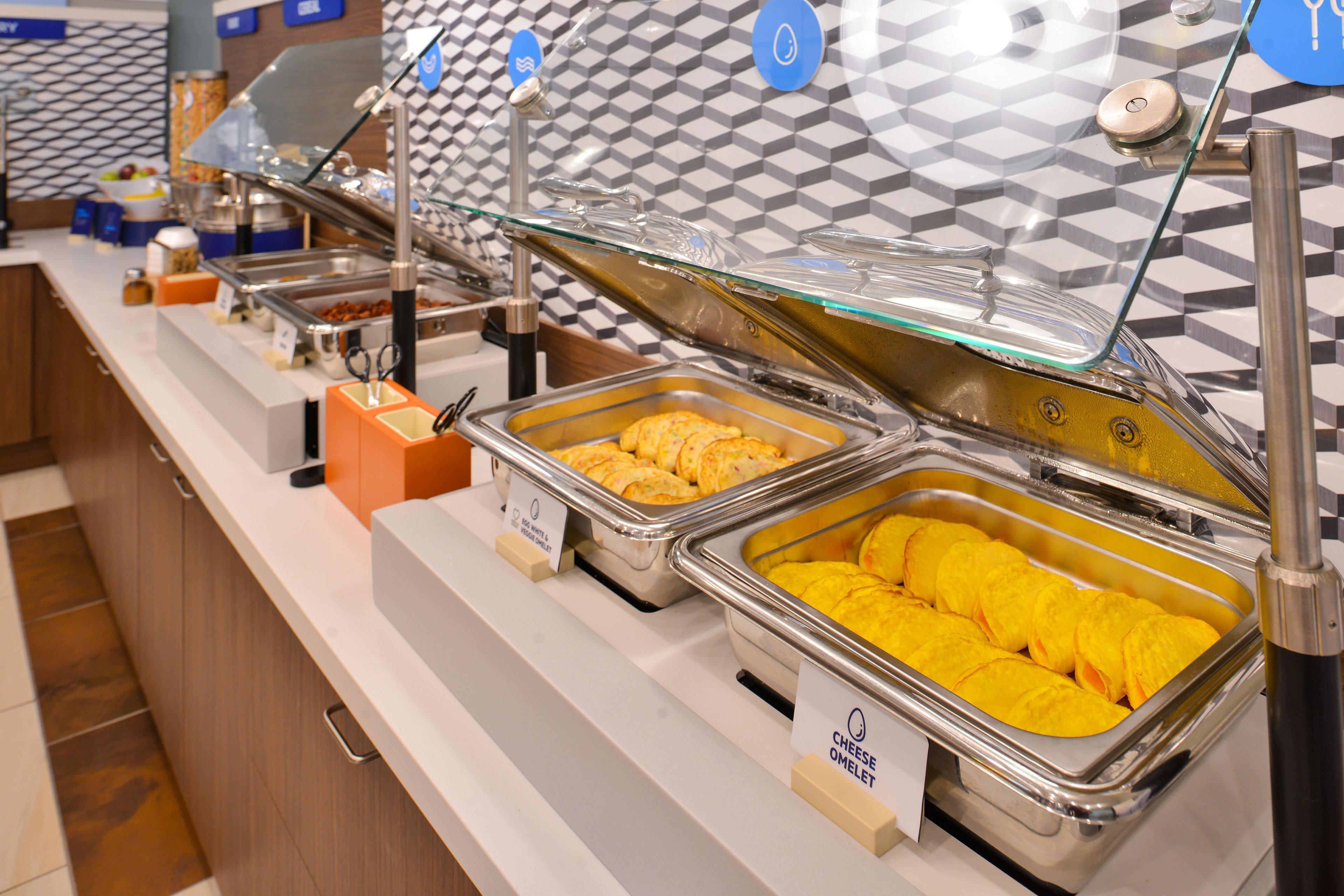 Holiday Inn Express Airdrie By Ihg Buitenkant foto